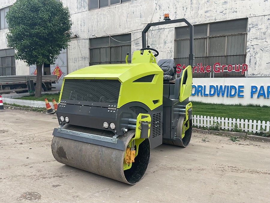 新款3噸小型座駕式壓路機(jī)BM3000